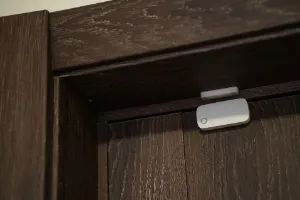 Sensor magnético en puertas y ventanas: cómo funciona