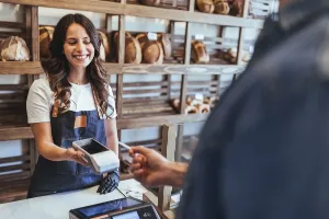 Corresponsal bancario: cómo integrar el servicio en tu negocio y gestionar el efectivo 